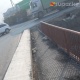 Кадамжайдагы 2 кыздын бутун бордюр басып калган жолдун сүрөтүн окурман жөнөттү. Бордюрду жылдырып коюшкан (сүрөт)
