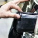 Милициянын кайгуул кызматкерлери телефон уурдоого шектүү жаранды кармады