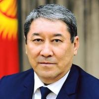 Искусство институтун бүтүргөн. Баш калаага башчы болуп келген Бактыбек Кудайбергеновдун өмүр баяны