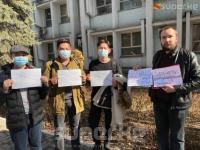 Студенттер окуу акысын төмөндөтүү талабы менен митингге чыгышты