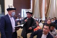 Чек ара маселеси боюнча 2 күн митингге чыккандар менен президенттик аппарттын өкүлү жолугушту