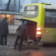 Чүйдө такси №18 автобусту сүзүп кетип, кырсыктын кесепетинен 1 адам жабыркады