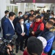 Премьер-министр калкты тейлөө борборлорунун бирине пландан тышкаркы текшерүү менен барды