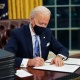 &ldquo;Жарлык өлкөгө пайда эмес, тескерисинче зыян келтирет&rdquo;. Байден Трамптын чет өлкөлүктөрдүн АКШга кирүүсүнө тыюу салган чечимин алып салды