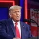 Дональд Трамп президенттиктен кеткенден кийин биринчи жолу эл алдына чыкты