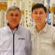 "Көзүнө жаш алып, ыраазычылыгын билдирди". Ырчы Нурлан Насип атасына ыр арнады