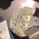 Талаага алып барып, көрүстөндүн жанында бычак менен коркутушуп... Чет элдик жаранды карактоого шектелген адамдар кармалды