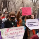 Алматыда 300гө чукул адам катышкан феминисттердин жүрүшү өттү