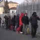 Италияда акысыз тамак алуу үчүн кезек күткөндөр күн санап өсүүдө