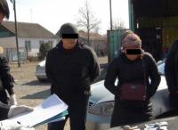 Таласта коронавирус менен жабыркабайт деген документтерди жасаганга шектелип аял менен шериги кармалды
