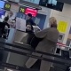 Орусиялык оппозиционер Алексей Навальныйдын жубайы кайрадан Германияга учуп кетти