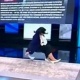 Орусиялык алып баруучу түз эфир учурунда жыгылып жаракат алды