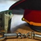 УКМК пара талап кылуу фактысы боюнча эки тергөөчү кармалганын маалымдады