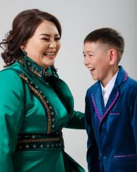 Интернет аркылуу таанылган Байзак Кубанычбек уулу менен Кенже Көбөкованын дуэти "Супер хитке" кошулду