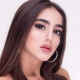 Модель Сусанна Егорян Баткендеги чек ара чырынан жабыркаган жарандарга гуманитардык жардам берди
