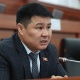 Тазабек Икрамов депутаттарга: "Үстүдөн сүйлөбөгүлө десе, оозуңарды жаап аласыңар"