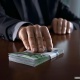 Ишкерден 20 миң доллар акча талап кылган деп шектелип "Дөө Чыңгыздын" уюшкан кылмыштуу тобунун мүчөсү кармалды