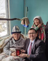 Ыр-маек. "Мени төшөктөн жылуу сөздөр тургузду" дейт Малик Аликеев