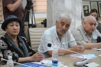 Гүлшайыр Садыбакасова, Динара Акулова, Юлия Руцкая... Министр эстрада ырчылары менен жолугушуп, мындан ары алар менен тыгыз иштешерин айтты