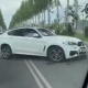 Бишкекте Чыңгыз Айтматов жана Масалиев көчөлөрүнүн кесилишинде эки жеңил унаа сүзүштү (видео)