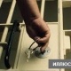 Таласта 18 жаштагы кыздын өлүмү: Кылмышка катыштыгы бар деген шек менен кармалган бала үй камагына чыгарылды