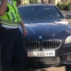 "555 ХАN". Бишкекте БМВ үлгүсүндөгү унаанын айдоочусу жасалма номер менен жүргөн