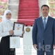 "Алтын сертификаттын" ээси Нурбүбү Нурмаматова: "Президент менен жолукканда толкунданбаганыма таң калып турам"