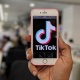 TikTok тыюу салынган мазмундагы видеолорду автоматтык түрдө өчүрө баштайт