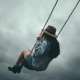 Оюндан от чыгат. Дагестанда тоонун бооруна барып селкинчек тепкен кыздар кулап кетишти