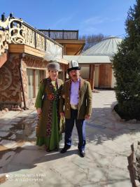 &ldquo;Гүлзат жумшак кайнене болду&rdquo; дейт ырчы Гүлзат Байзакованын жолдошу обончу Ишен Календеров