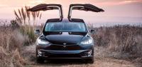 Tesla Model S электромобили мас абалындагы айдоочусун жол кырсыгынан сактап калды