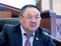 "Кумтөр" боюнча кармалган экс-депутат Талант Узакбаевди сот күнөөлүү деп тапты