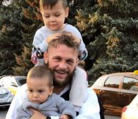 UFC: Жеңиш менен Бишкекке кайтып келген мушкер Рафаэль Физиевди эч ким тосуп алган эмес (видео)