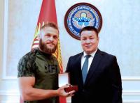 Жогорку Кеңештин төрагасы Талант Мамытов мушкер Рафаэль Физиевди кабыл алды