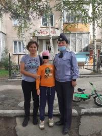 "Өзү тууралуу эч маалымат айта алган эмес". Ысык-Көлдө Даун синдрому бар кыз адашып кетти