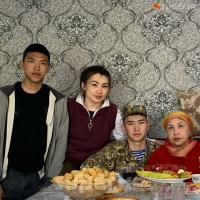 Ырчы Үмүтай Абдышова: "Башкалардай апама эркелей албайм"
