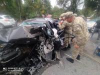 Айдоочу бетон тосмону сүзгөн. Чүйдө автокырсык катталып, 3 адам мерт кетти