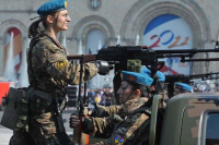 Армения: Күч түзүмдөрү аялдардын аскердик бөлүктөрдө кызмат өтөөсүн көздөп жатат