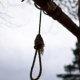 Чүйдө мүрзөгө жакын жерден 34 жаштагы келиндин жансыз денеси бакка асынган абалда табылды