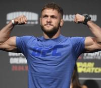 UFC: Көрсөткүчтөрү дээрлик бирдей". Кыргыз мушкери Рафаэль Физиевдин кезектеги атаандашы белгилүү болду