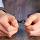 Биринчи Май РИИБинин кызматкери пара талап кылуу фактысы менен кармалды