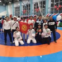 Алтын бар! Кыргыз спортчулары Татарстанда өткөн бел боо күрөшү боюнча дүйнө биринчилигинен олжолуу кайтышты