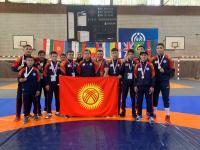 3 алтын! Өлкөнүн күрөш боюнча өспүрүмдөр командасы Сербиядагы мелдештен 5 медаль жеңип келишти