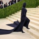 Адамдын таппаганы жок. Американын Нью-Йорк шаарында "Met Gala-2021" балы өткөрүлдү