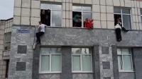Пермь шаарындагы университетте белгисиз адам ок чыгарды. Жабыркагандар бар