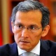 Экс-премьер-министр Жоомарт Оторбаев сот залына алып келинди
