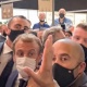 Белгисиз адам Франциянын президентине жумурткага окшош нерсени ыргытты (видео)