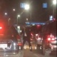 Айдоочу жолдун чок ортосунда бийлеп Жаңы жыл тосту