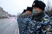 Бишкекте "Империя пицца" кафесинде эс алып жаткан балдар милиция кызматкерлерине кол салды