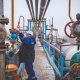 "Бааны негизсиз көтөргөн". Казакстандын Жанаозен шаарынын газды кайра иштетүүчү заводунун жетекчиси кармалды